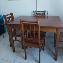 Conjunto de Mesa Verão 1,20m Tampo de Madeira com 4 Cadeiras Ripadas Mel