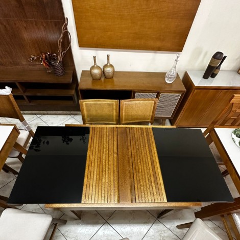 Conjunto de Mesa em Madeira Esthelita Extensível 1,10-1,60m Vidro Preto com 4 Cadeiras Sílvia