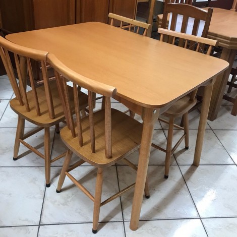 Conjunto de Mesa em Madeira Brisamar 1,10m com 4 Cadeiras Mel