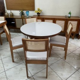 Conjunto de Mesa Redonda Madeira 1,10m Vidro Off White Sílvia com 4 Cadeiras Sílvia Palhinha Freijó