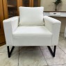 Poltrona Decorativa Pés Metálicos Preto Bela Linho Bege
