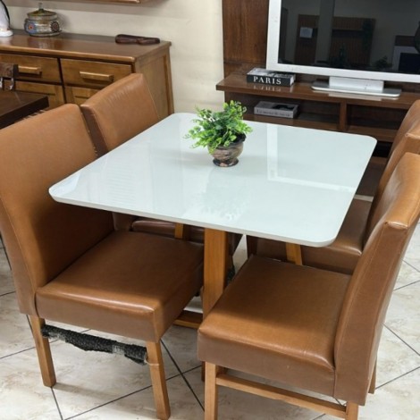 Conjunto de Mesa Quadrada 0,90x0,90m vidro off white com 4 Cadeiras Corino Elegance Mel