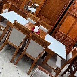 Conjunto de Mesa Esther Extensível 1,40-1,95m Tampo de Vidro Off White com 6 Cadeiras Lia Freijó