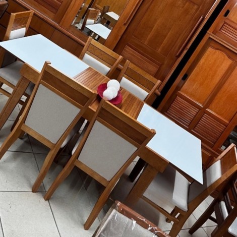 Conjunto de Mesa Esther Extensível 1,40-1,95m Tampo de Vidro Off White com 6 Cadeiras Lia Freijó