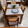 Conjunto de Mesa Londres Extensível 1,10-1,70m Vidro Fendi com 4 Cadeiras Palhinha Inglaterra