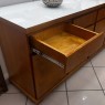 Buffet Berlim 4 Portas 4 Gavetas 1,80m Tampo de Vidro Branco/Preto Cor Imbuia