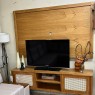 Rack com Painel para TV 65´ Madeira 2 Portas Com Palhinha com Detalhes em Metal 1,73m Nápoles Mel