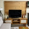 Rack com Painel para TV 65´ Madeira 2 Portas Com Palhinha com Detalhes em Metal 1,73m Nápoles Mel