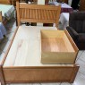 Cama de Casal de Madeira 1,40m Ripada Flórida com 2 Gavetões com Rodízios