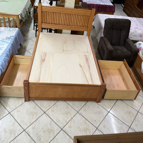 Cama de Casal de Madeira 1,40m Ripada Flórida com 2 Gavetões com Rodízios
