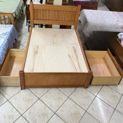 Cama de Casal de Madeira 1,40m Ripada Flórida com 2 Gavetões com Rodízios