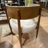 Poltrona Decorativa Costas Madeira Aurora Linho Bege Mel