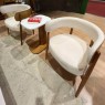 Poltrona Decorativa Costas Madeira Aurora Linho Bege Mel