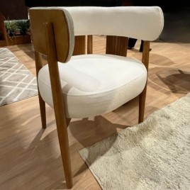 Poltrona Decorativa Costas Madeira Aurora Linho Bege Mel