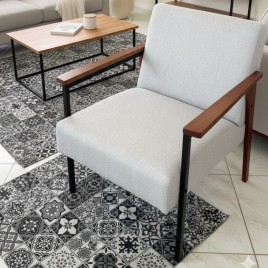 Poltrona Decorativa Pés Metálicos Preto Fontana Linho Cinza