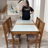 Conjunto de Mesa Guarujá Extensível 1,10-1,70m Vidro Fendi com 4 Cadeiras Mel