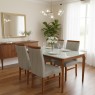 Conjunto de Mesa de Madeira Tampo Vidro Off White 1,20m Elegance 4 Pés Torneados com 4 Cadeiras Estofadas Linho Mel