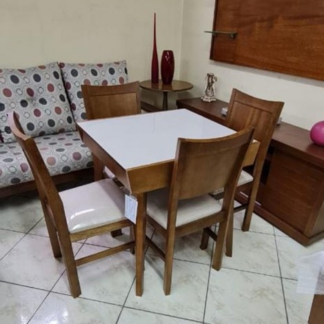 Conjunto de Mesa Esthelita Extensível 1,10-1,60m Vidro Fendi com 4 Cadeiras Milão