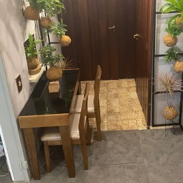 Conjunto de Mesa Aparador Top Madeira Extensível Vidro Preto1,10m com 2 Cadeiras Sílvia