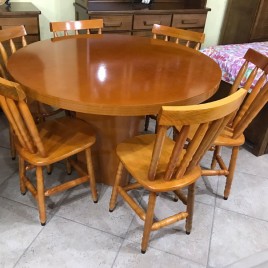 Conjunto de Mesa Redonda de Madeira 1,20m com 6 Cadeiras Corupixá Mel