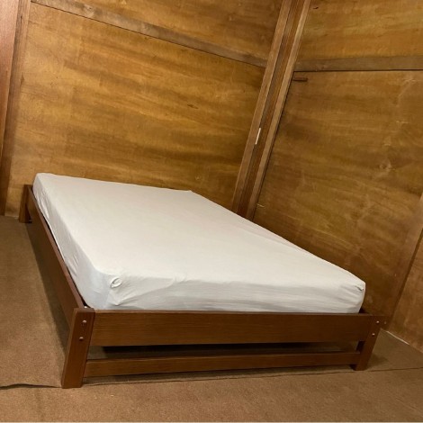 Cama Queen de Madeira 1,60m Turca Stilo